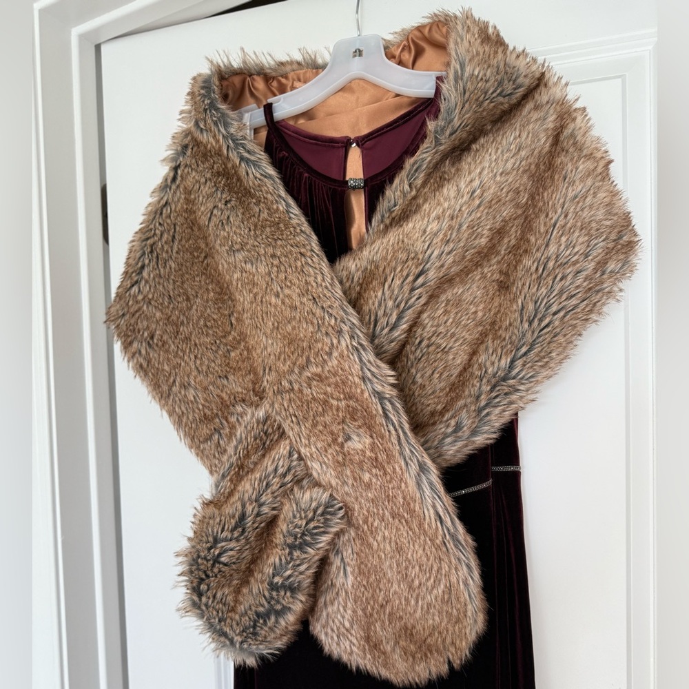 Women's Faux Fur Shawl in Brown